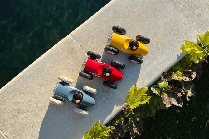 Samochód wyścigówka Playforever czerwony Egg Roadster